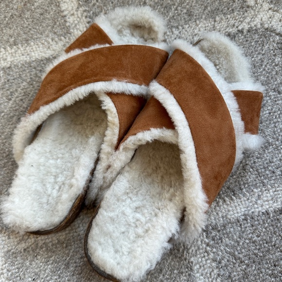 Jenni Kayne Shearling-Lined Slippers - Picture 5 of 5